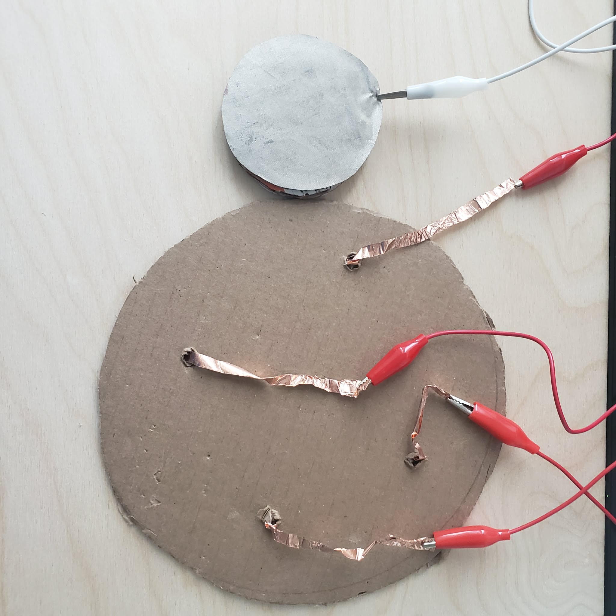 This is the back of the controller. The copper tape is connected to the alluminium foil at the front.