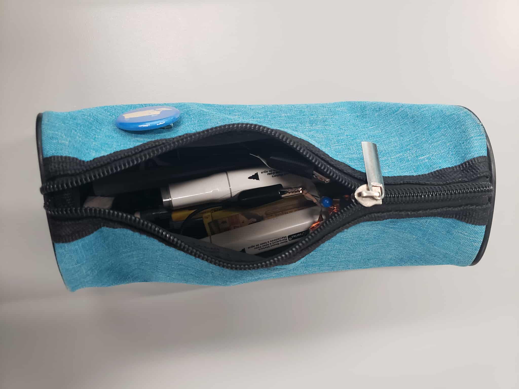 The pencil case with its circuit turned off when the case is closed.