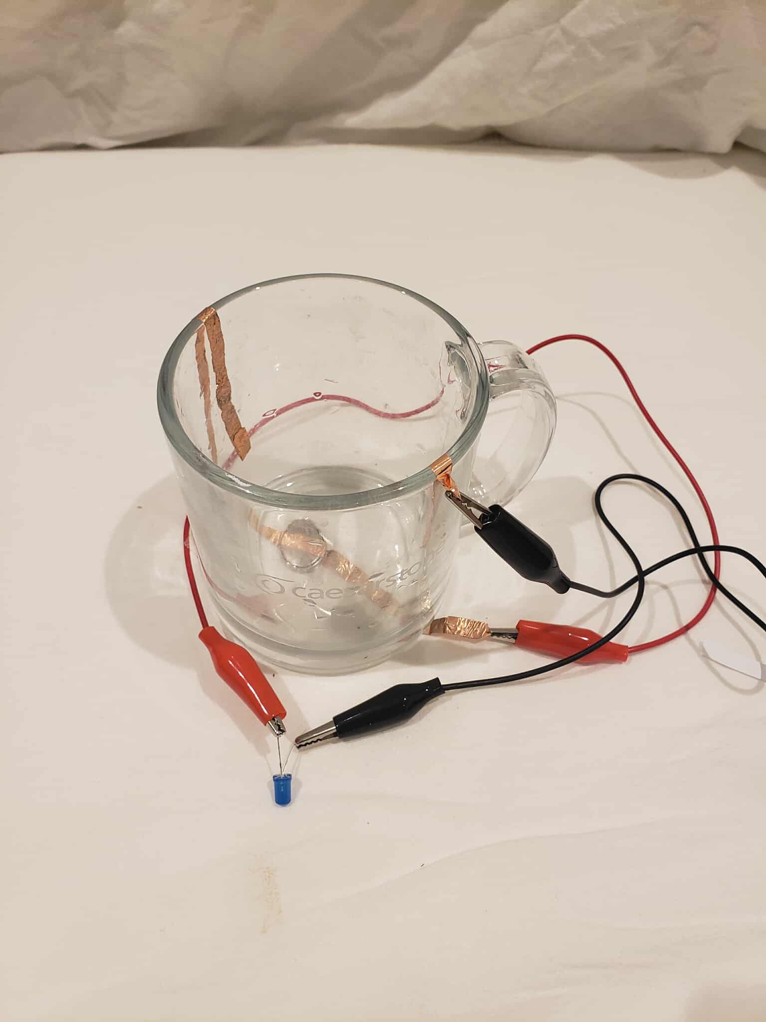 The glass cup with its circuit turned off when there is no water.