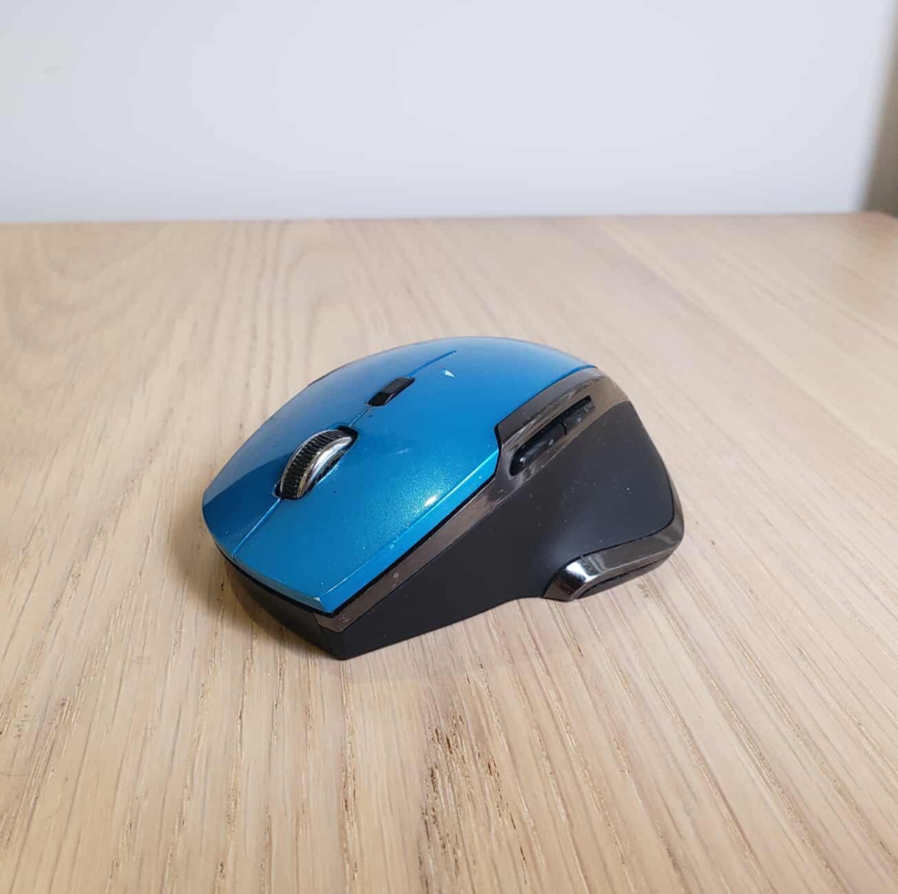 The three quarter view of a mouse